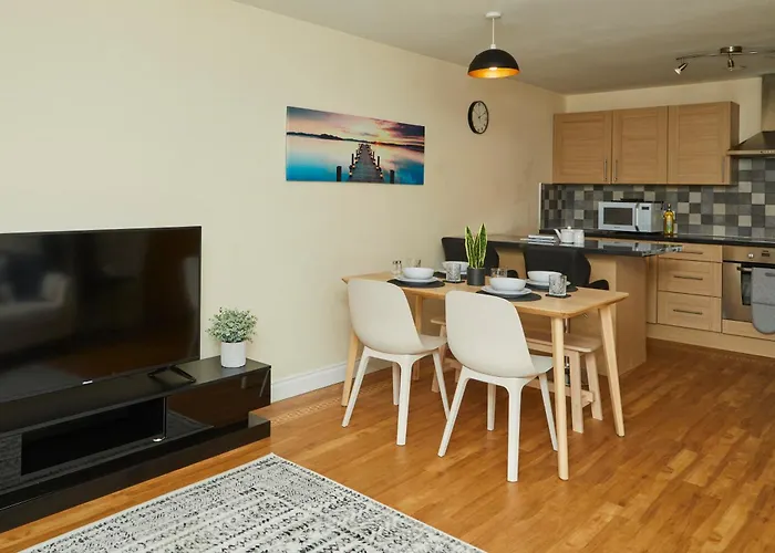 Stylish 2-Bedroom Apartment With Free Parking