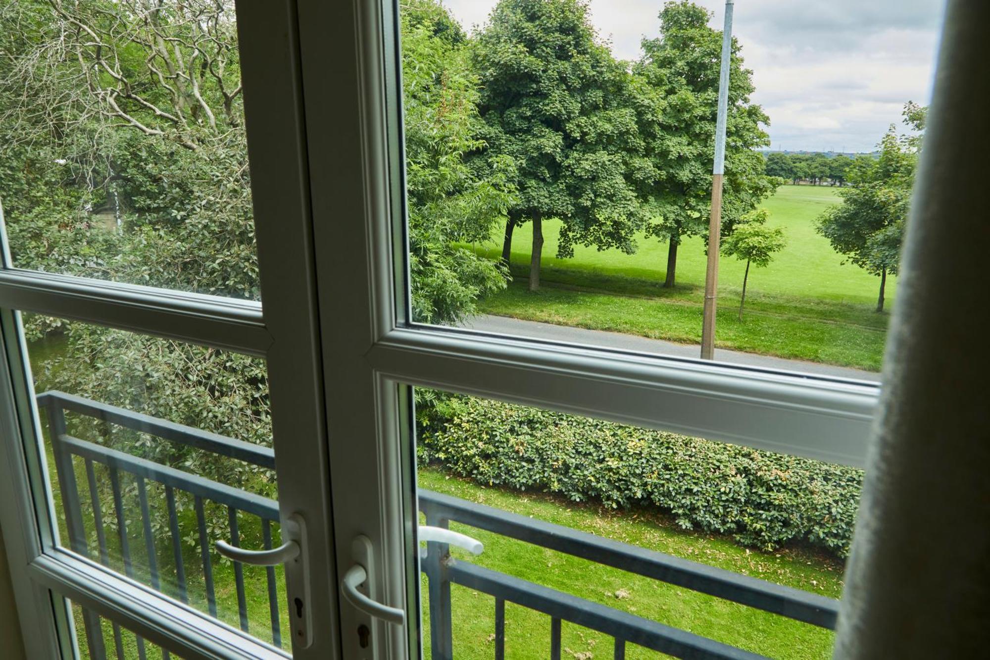 Stylish 2-bedroom With Free Parking *